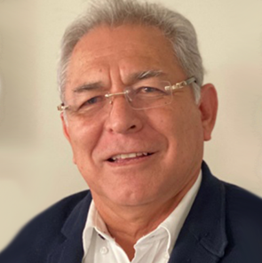 Dr. Víctor Adrián Santibáñez Dávila